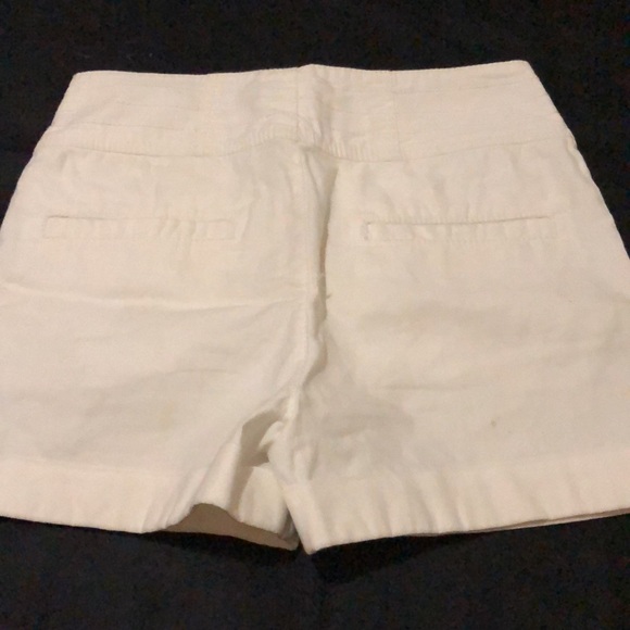 White shorts - Picture 2 of 2